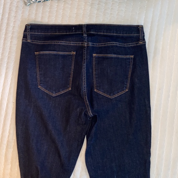 GAP True Skinny Ankle dark wash denim jeans. - Picture 3 of 5